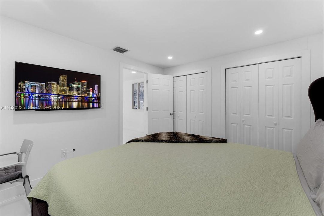 待售: $699,000 (5 贝兹, 4 浴室, 2327 平方英尺)