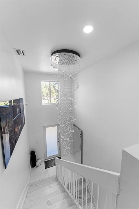 待售: $699,000 (5 贝兹, 4 浴室, 2327 平方英尺)