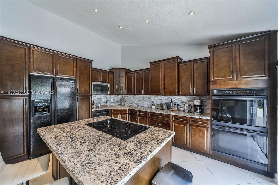 На продажу: $750,000 (4 спален, 3 ванн, 1649 Квадратных фут)