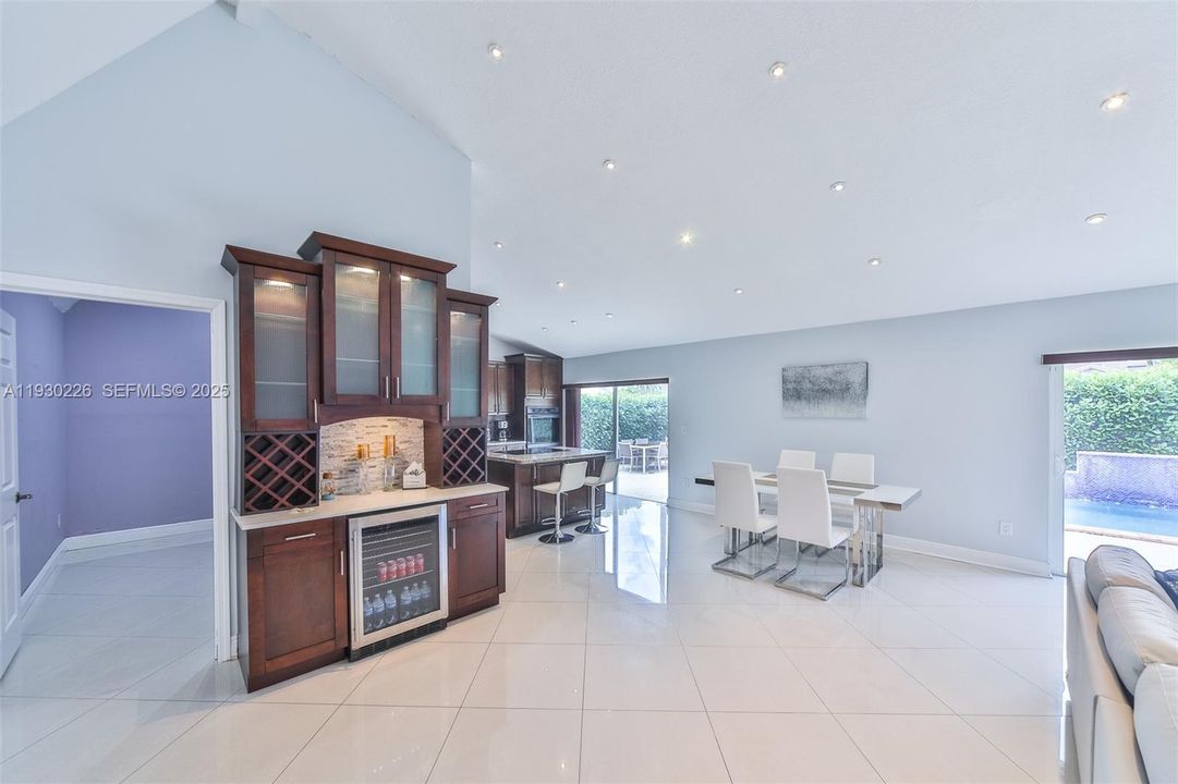 На продажу: $750,000 (4 спален, 3 ванн, 1649 Квадратных фут)