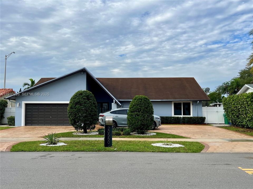 На продажу: $750,000 (4 спален, 3 ванн, 1649 Квадратных фут)