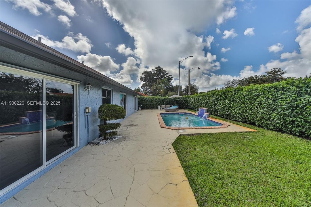 На продажу: $750,000 (4 спален, 3 ванн, 1649 Квадратных фут)