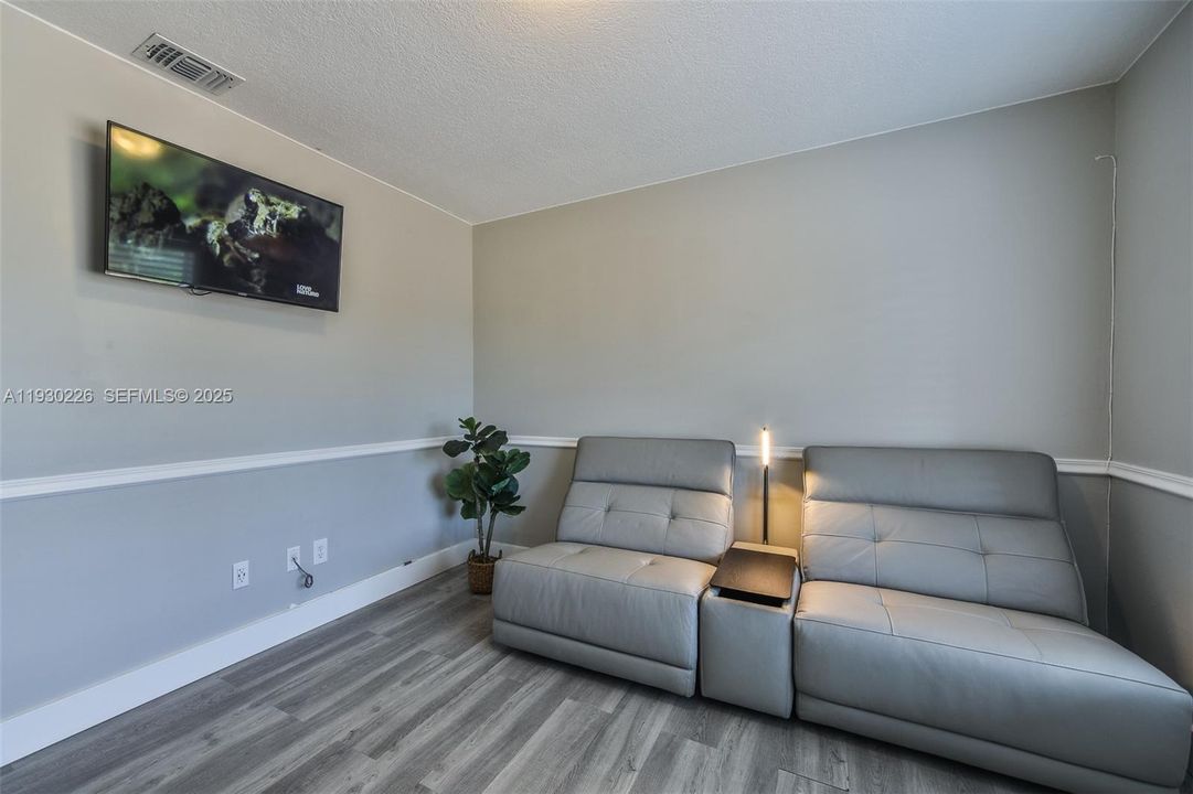 На продажу: $750,000 (4 спален, 3 ванн, 1649 Квадратных фут)