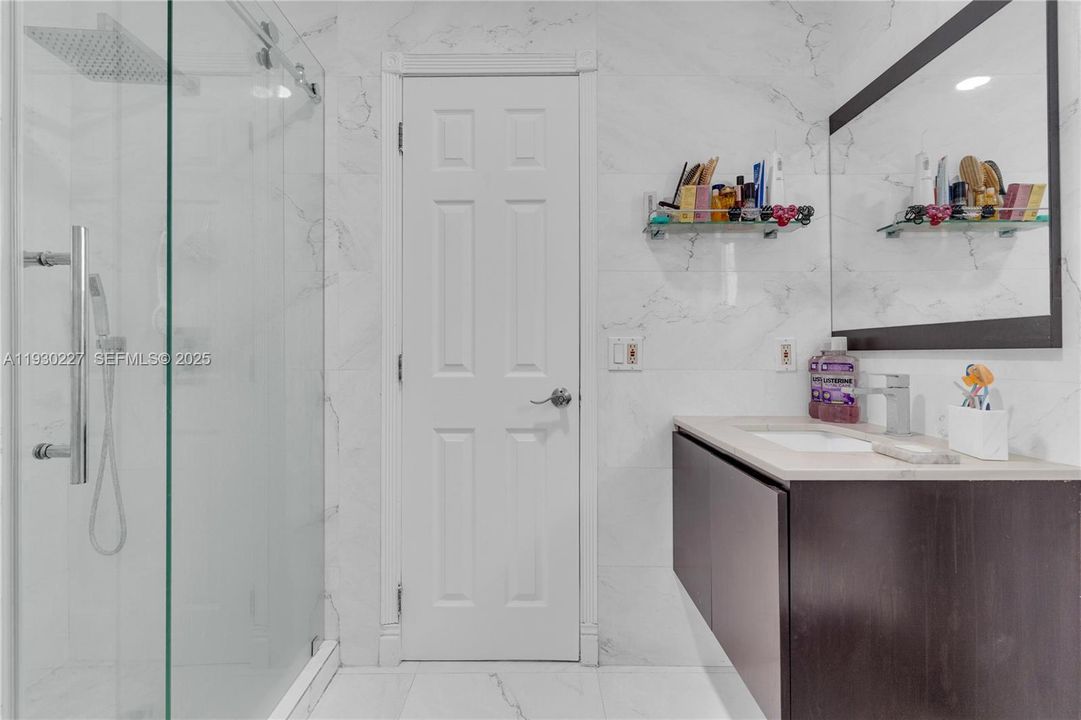 待售: $849,999 (4 贝兹, 2 浴室, 1856 平方英尺)