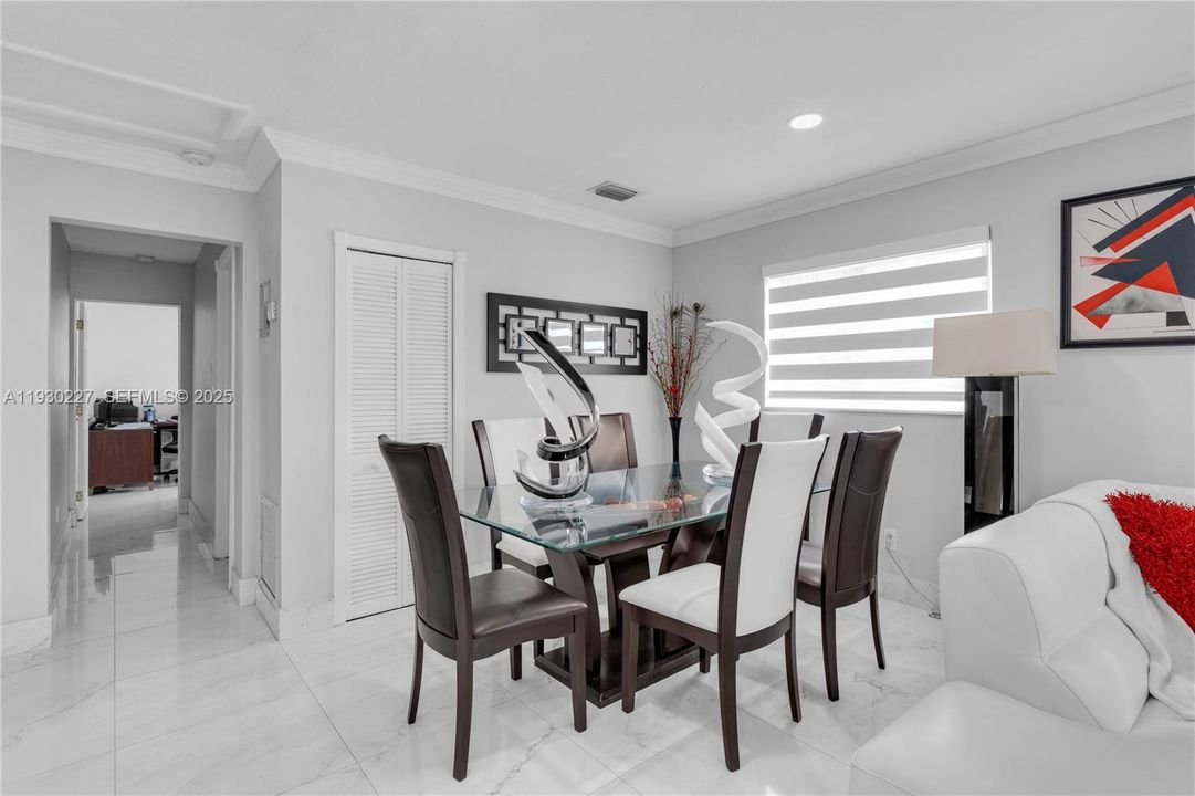 待售: $849,999 (4 贝兹, 2 浴室, 1856 平方英尺)