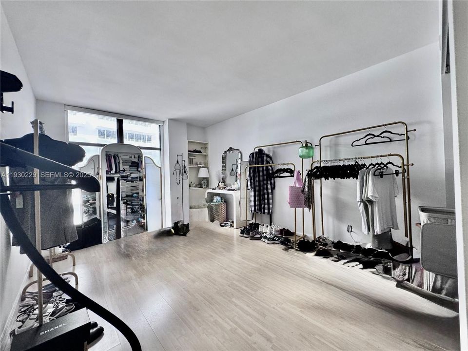 For Rent: $4,500 (2 beds, 2 baths, 1672 Square Feet)