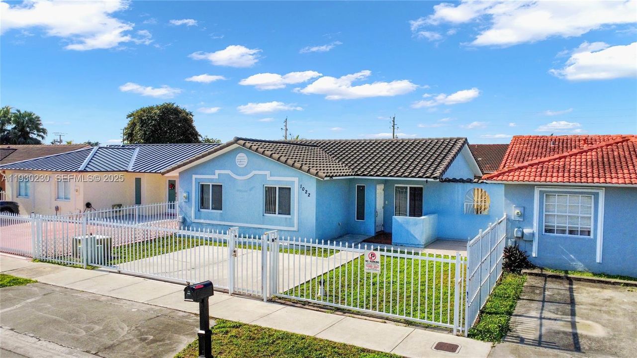 待售: $625,000 (3 贝兹, 2 浴室, 1326 平方英尺)