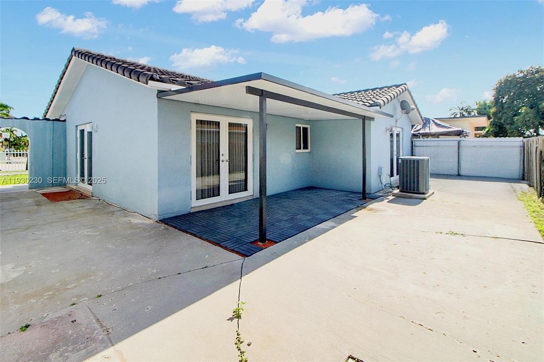 待售: $625,000 (3 贝兹, 2 浴室, 1326 平方英尺)