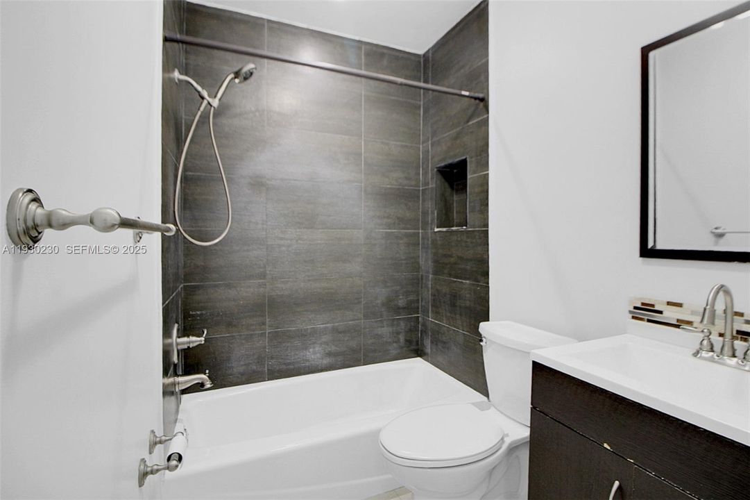 待售: $625,000 (3 贝兹, 2 浴室, 1326 平方英尺)