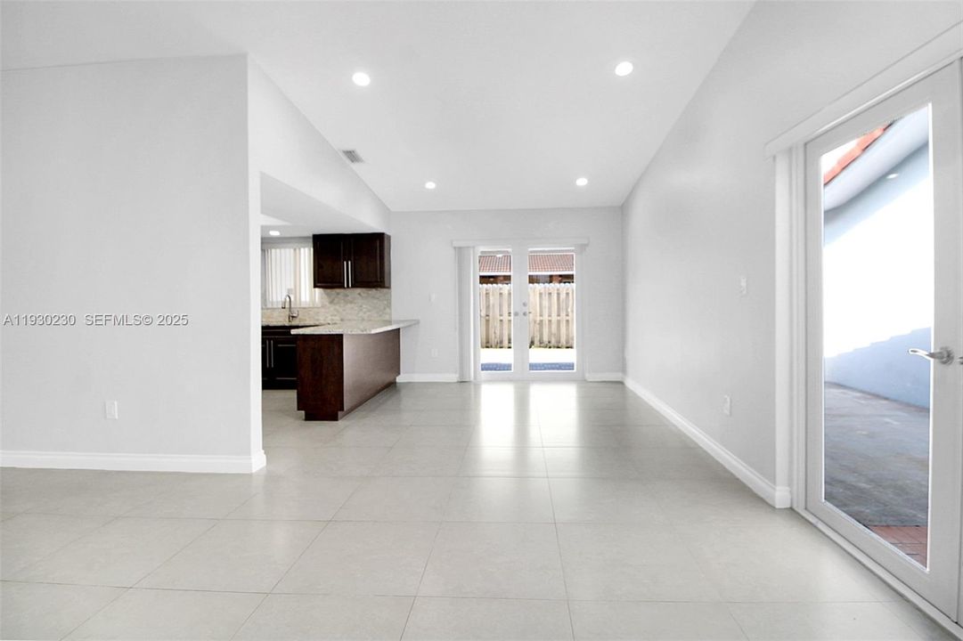 待售: $625,000 (3 贝兹, 2 浴室, 1326 平方英尺)