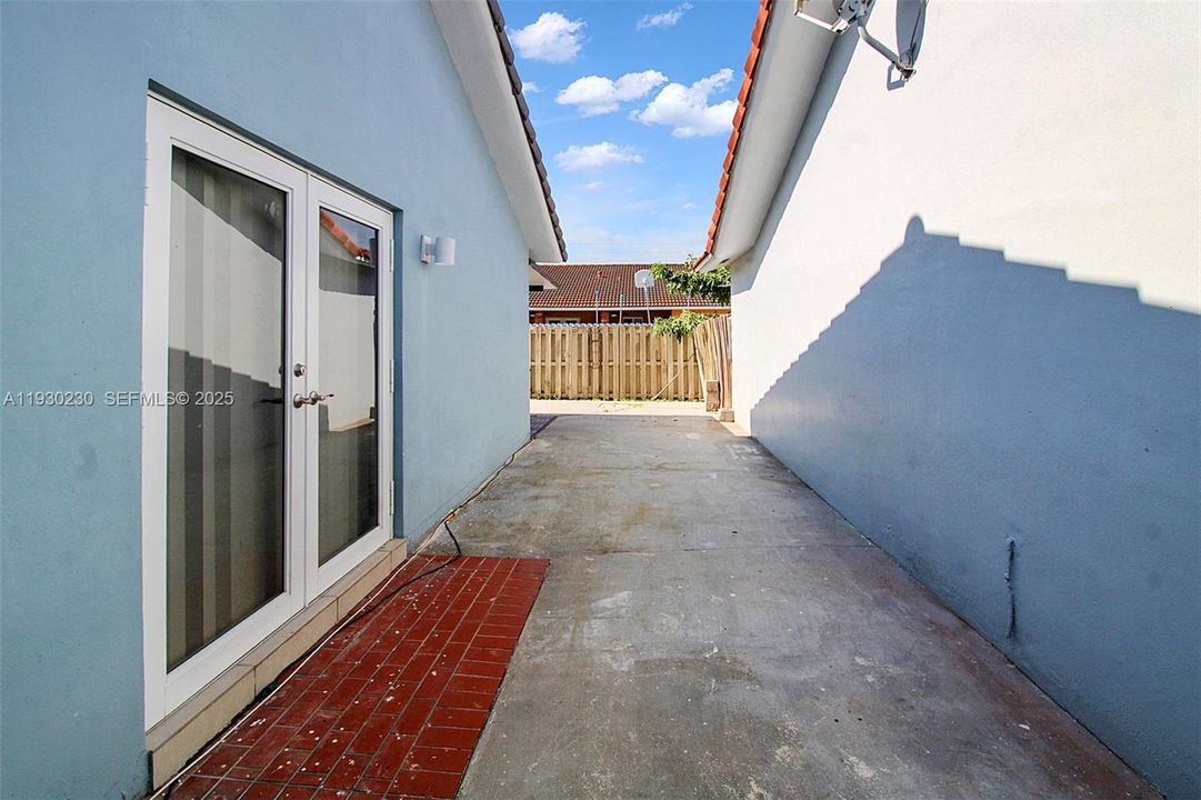 待售: $625,000 (3 贝兹, 2 浴室, 1326 平方英尺)