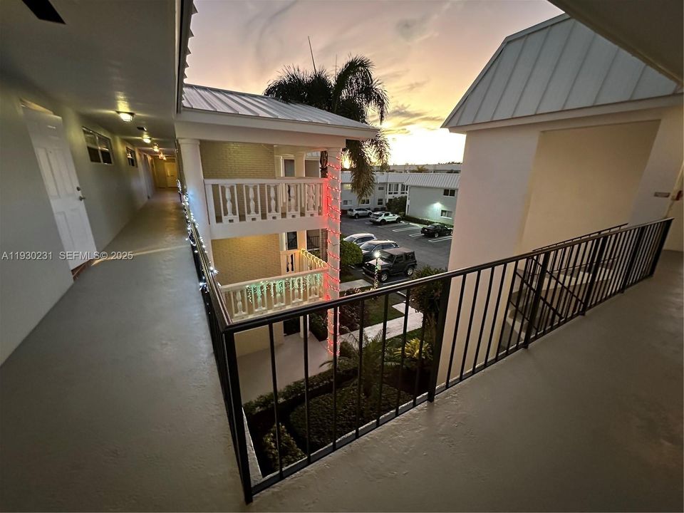 For Sale: $325,000 (1 beds, 1 baths, 950 Square Feet)