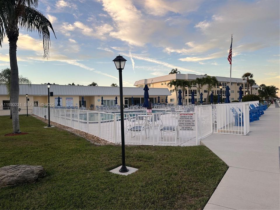 For Sale: $325,000 (1 beds, 1 baths, 950 Square Feet)