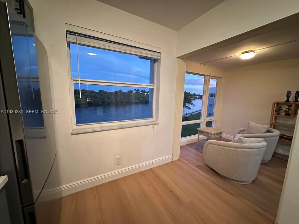 For Sale: $325,000 (1 beds, 1 baths, 950 Square Feet)