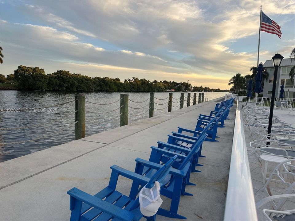 For Sale: $325,000 (1 beds, 1 baths, 950 Square Feet)