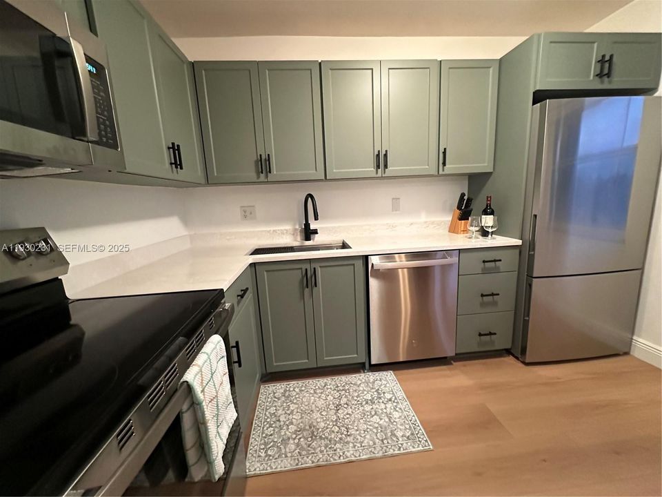 For Sale: $325,000 (1 beds, 1 baths, 950 Square Feet)