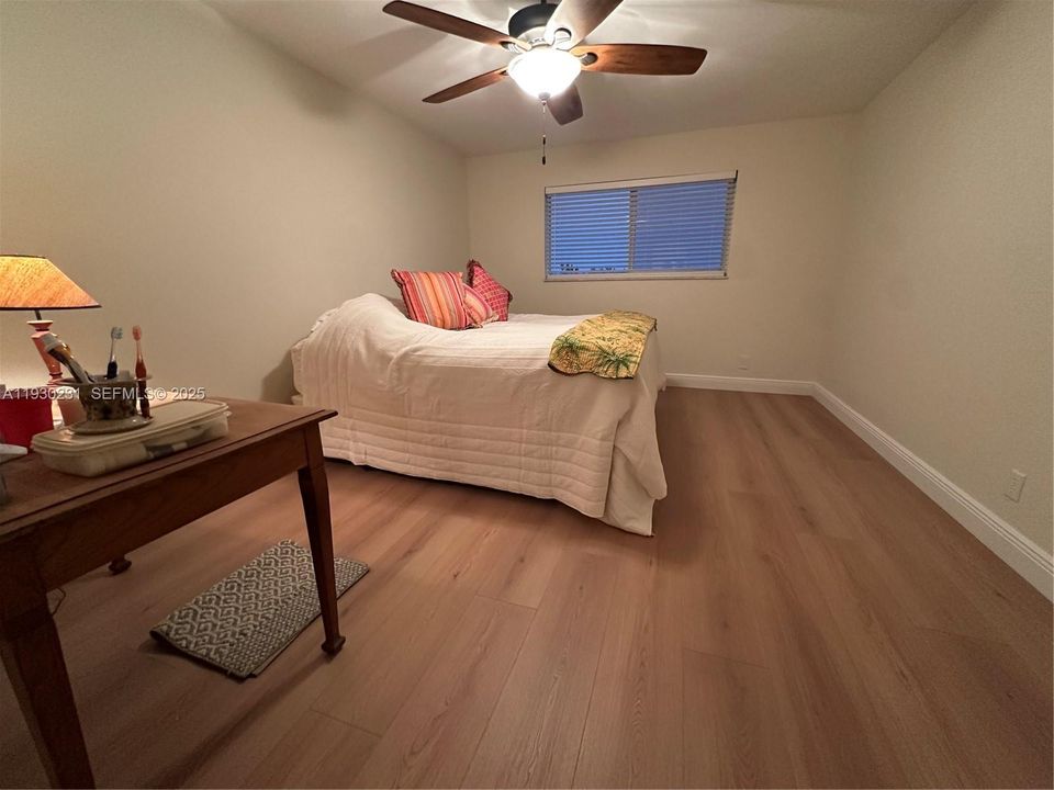 For Sale: $325,000 (1 beds, 1 baths, 950 Square Feet)