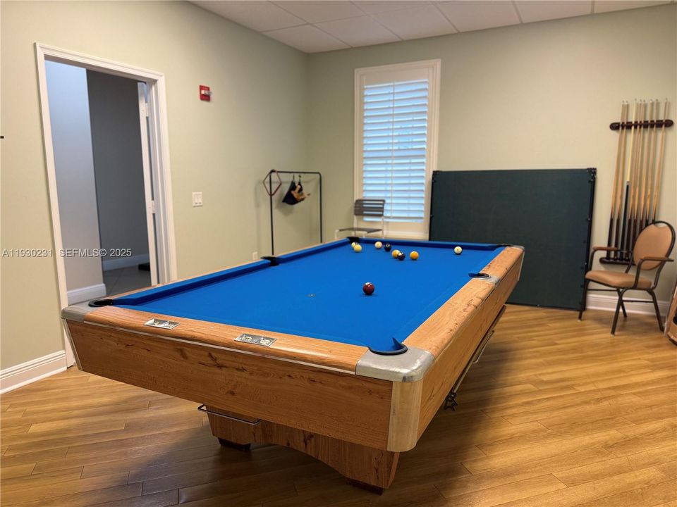 For Sale: $325,000 (1 beds, 1 baths, 950 Square Feet)