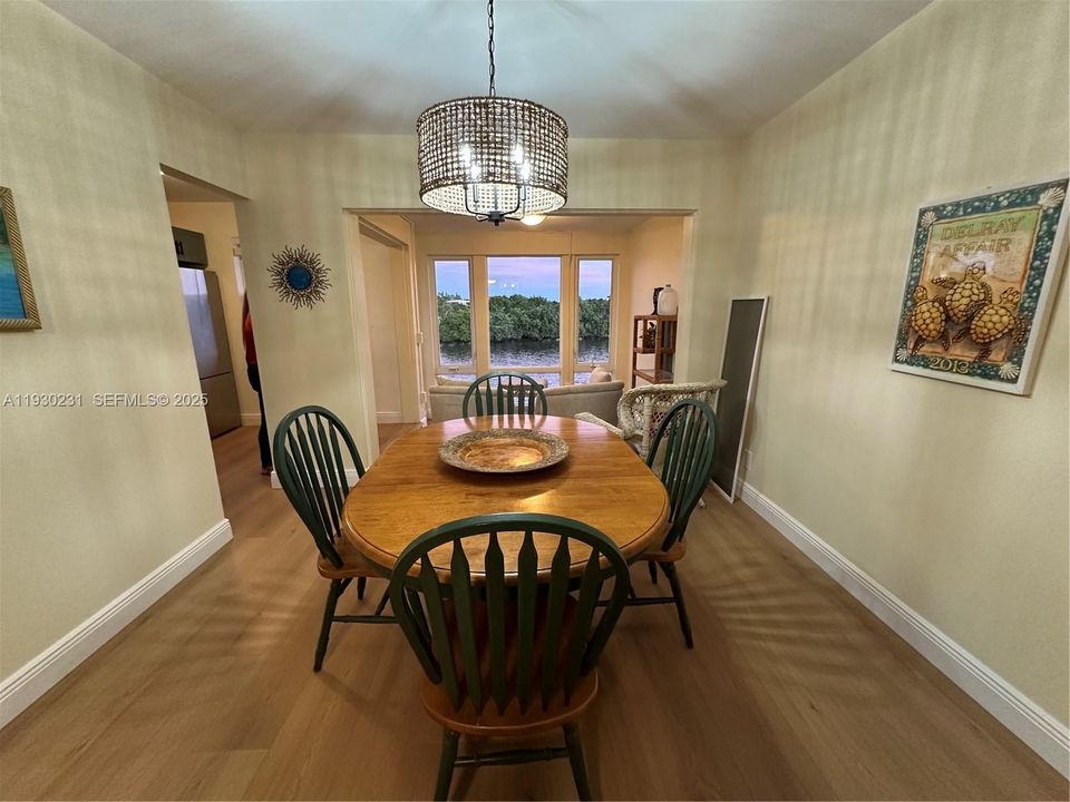 For Sale: $325,000 (1 beds, 1 baths, 950 Square Feet)