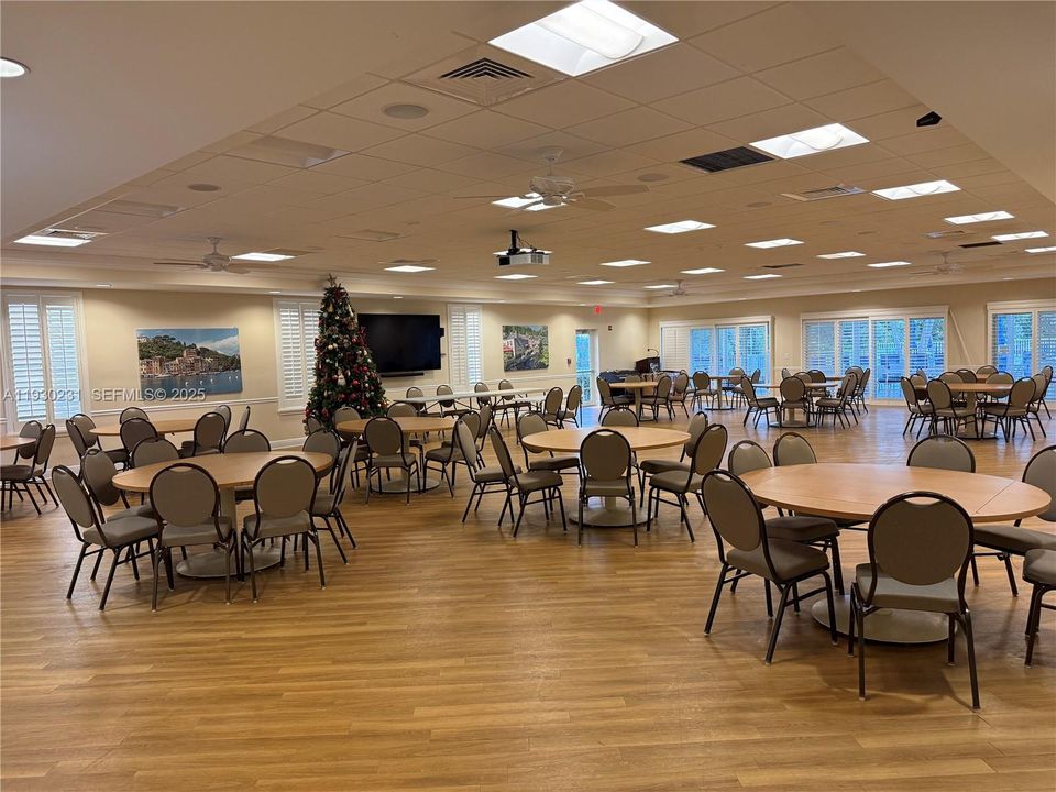 For Sale: $325,000 (1 beds, 1 baths, 950 Square Feet)