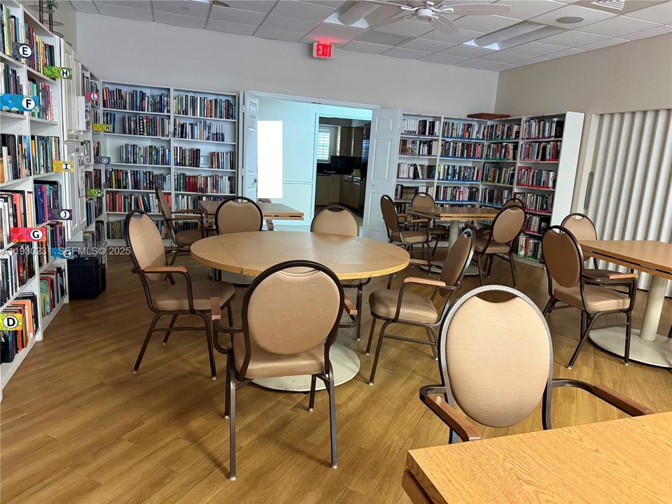 For Sale: $325,000 (1 beds, 1 baths, 950 Square Feet)