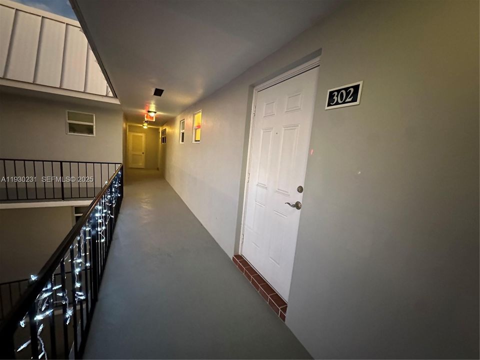 For Sale: $325,000 (1 beds, 1 baths, 950 Square Feet)