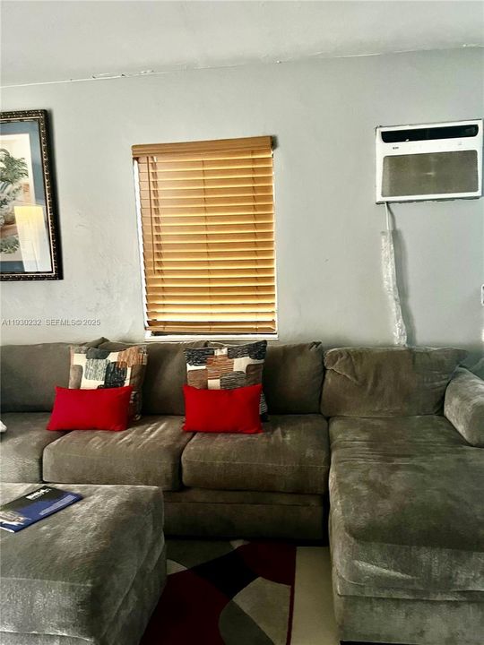 На продажу: $355,000 (3 спален, 1 ванн, 936 Квадратных фут)