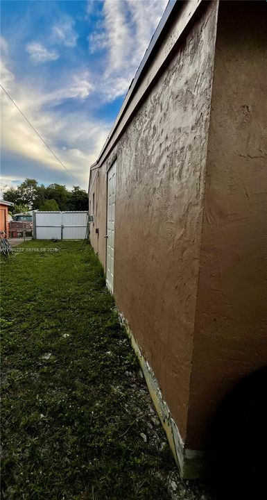 На продажу: $355,000 (3 спален, 1 ванн, 936 Квадратных фут)