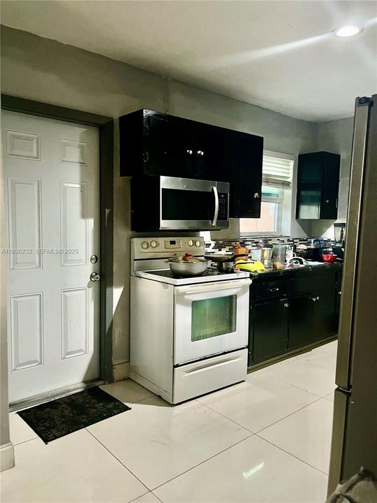 На продажу: $355,000 (3 спален, 1 ванн, 936 Квадратных фут)