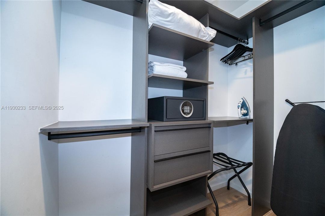 En Venta: $650,000 (0 camas, 1 baños, 430 Pies cuadrados)