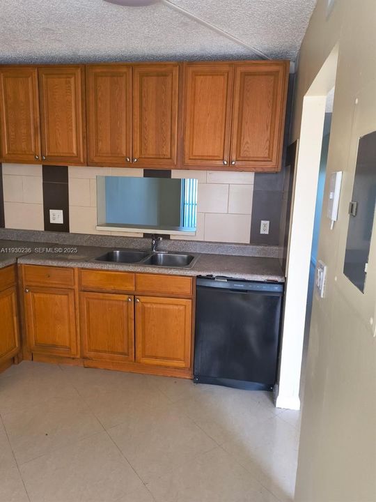 В аренду: $2,200 (2 спален, 2 ванн, 1010 Квадратных фут)