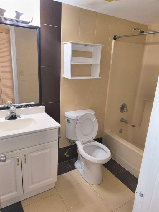 В аренду: $2,200 (2 спален, 2 ванн, 1010 Квадратных фут)