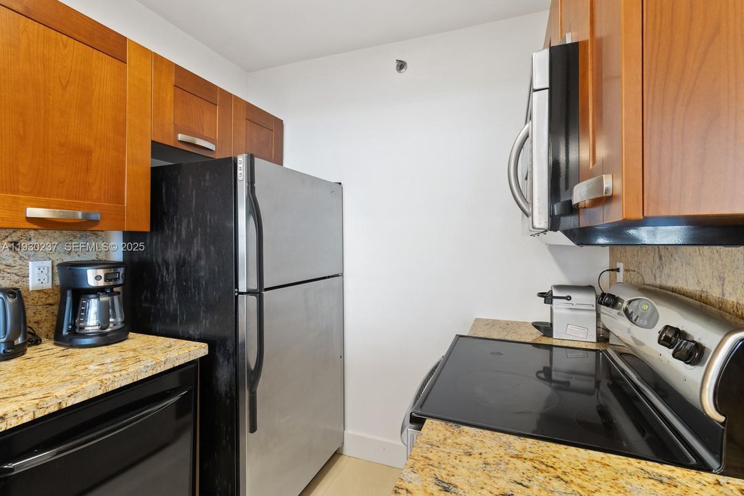 For Rent: $3,250 (1 beds, 1 baths, 845 Square Feet)