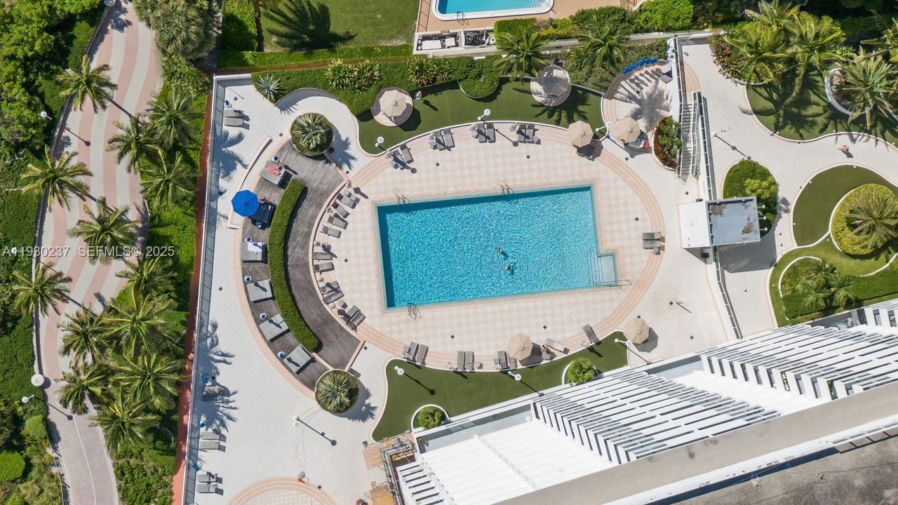 For Rent: $3,250 (1 beds, 1 baths, 845 Square Feet)