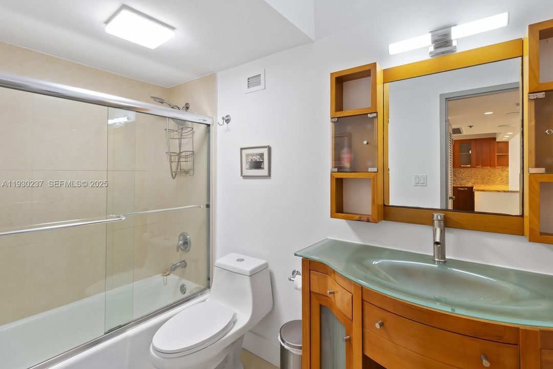 For Rent: $3,250 (1 beds, 1 baths, 845 Square Feet)