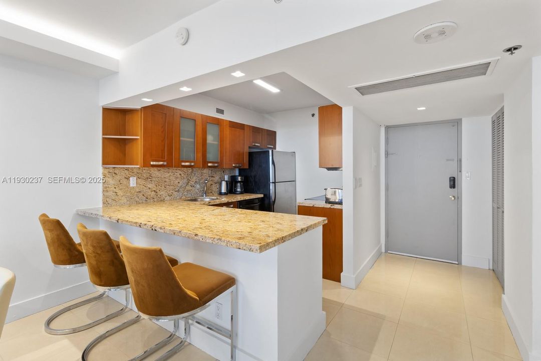 For Rent: $3,250 (1 beds, 1 baths, 845 Square Feet)