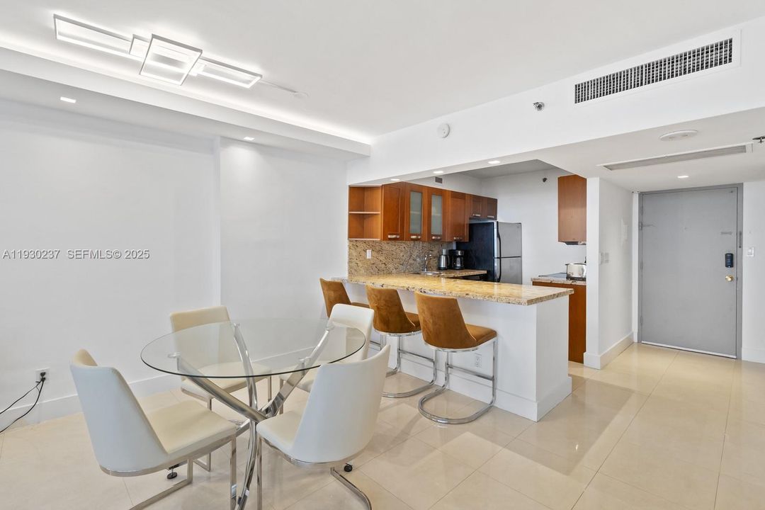 For Rent: $3,250 (1 beds, 1 baths, 845 Square Feet)