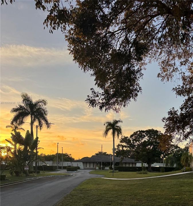 For Sale: $289,000 (2 beds, 2 baths, 1110 Square Feet)