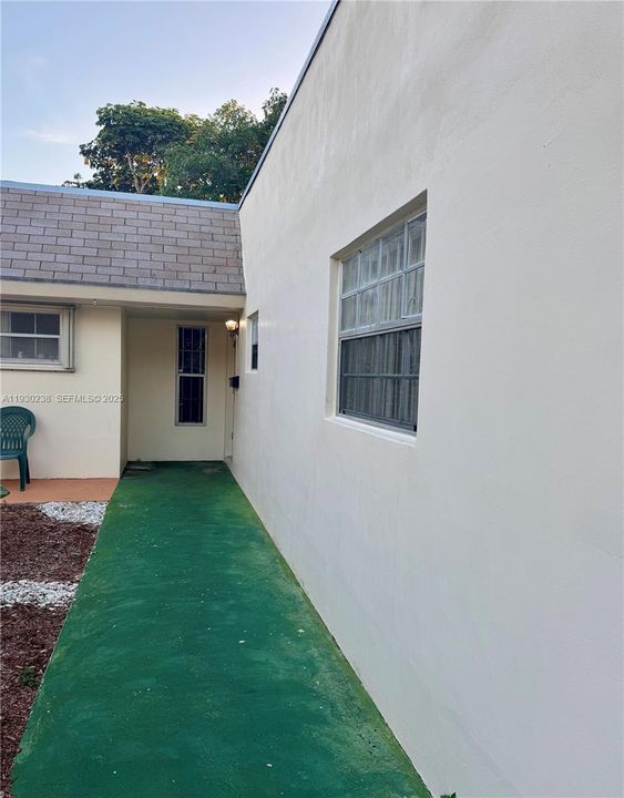 For Sale: $289,000 (2 beds, 2 baths, 1110 Square Feet)