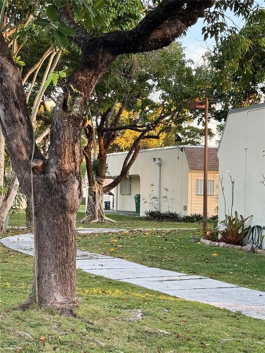 For Sale: $289,000 (2 beds, 2 baths, 1110 Square Feet)