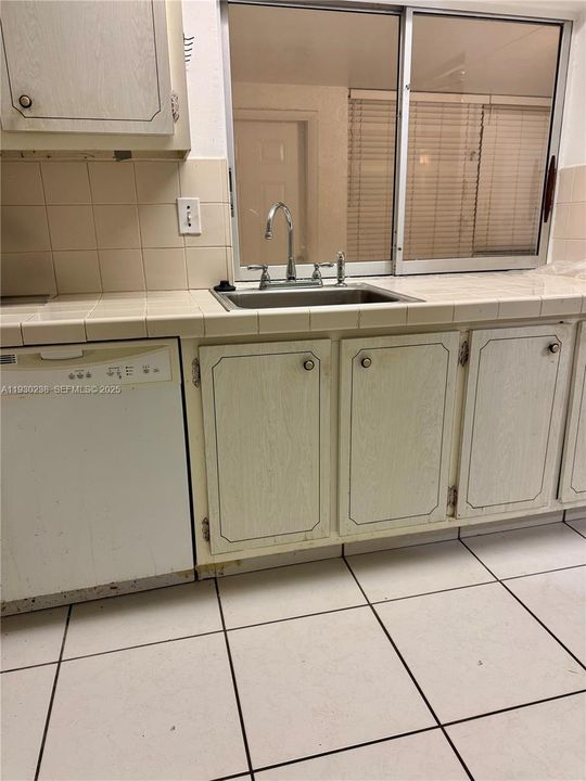 На продажу: $289,000 (2 спален, 2 ванн, 1110 Квадратных фут)