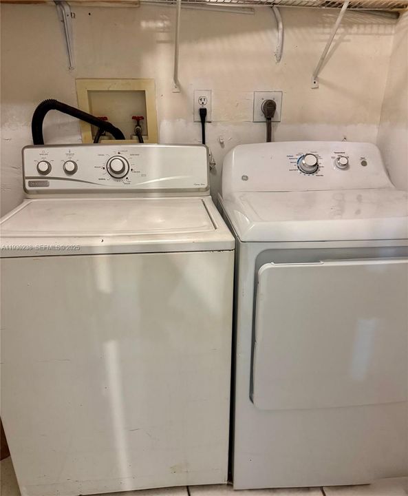 На продажу: $289,000 (2 спален, 2 ванн, 1110 Квадратных фут)