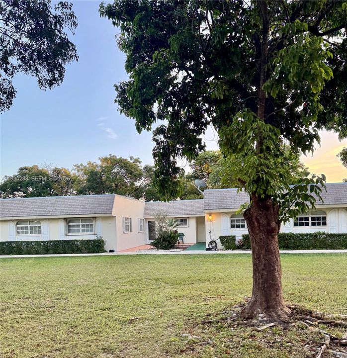 For Sale: $289,000 (2 beds, 2 baths, 1110 Square Feet)