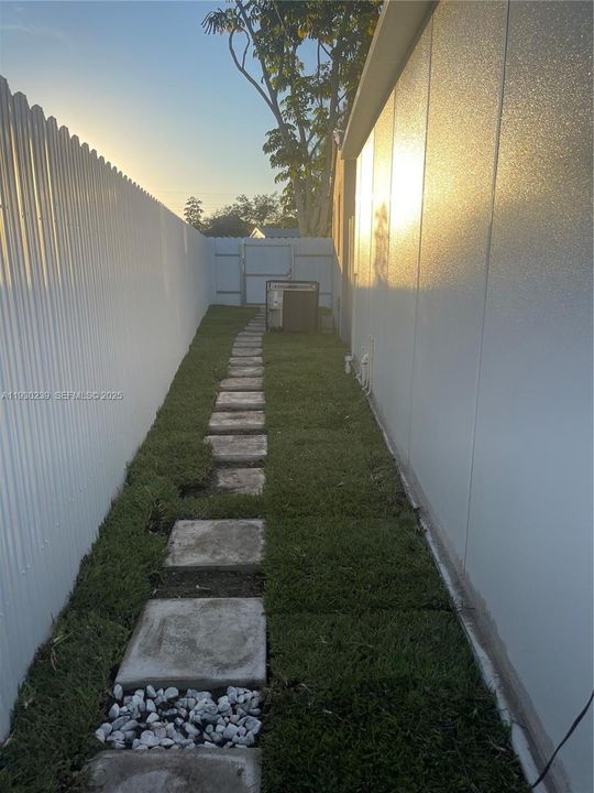 For Sale: $499,000 (2 beds, 2 baths, 1148 Square Feet)