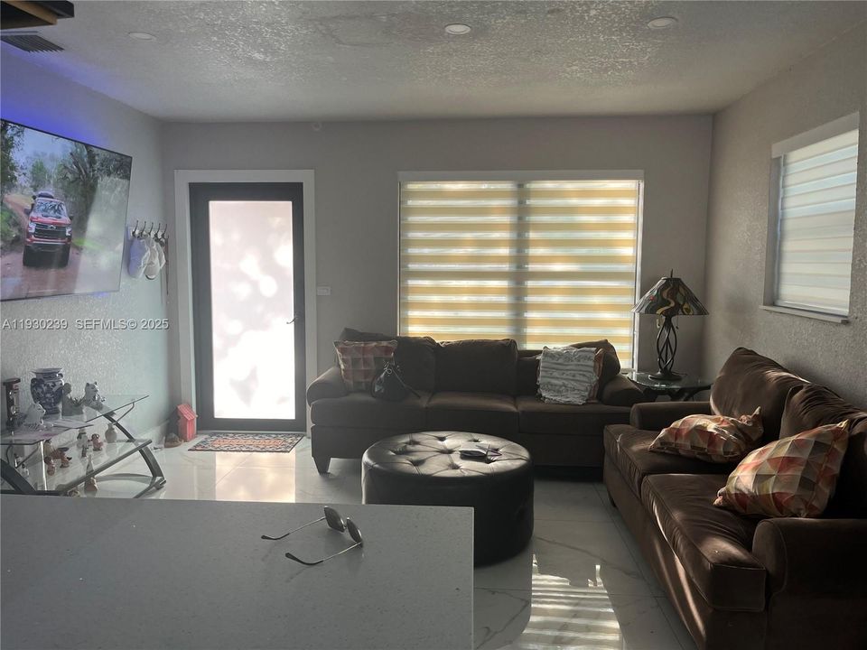 For Sale: $499,000 (2 beds, 2 baths, 1148 Square Feet)