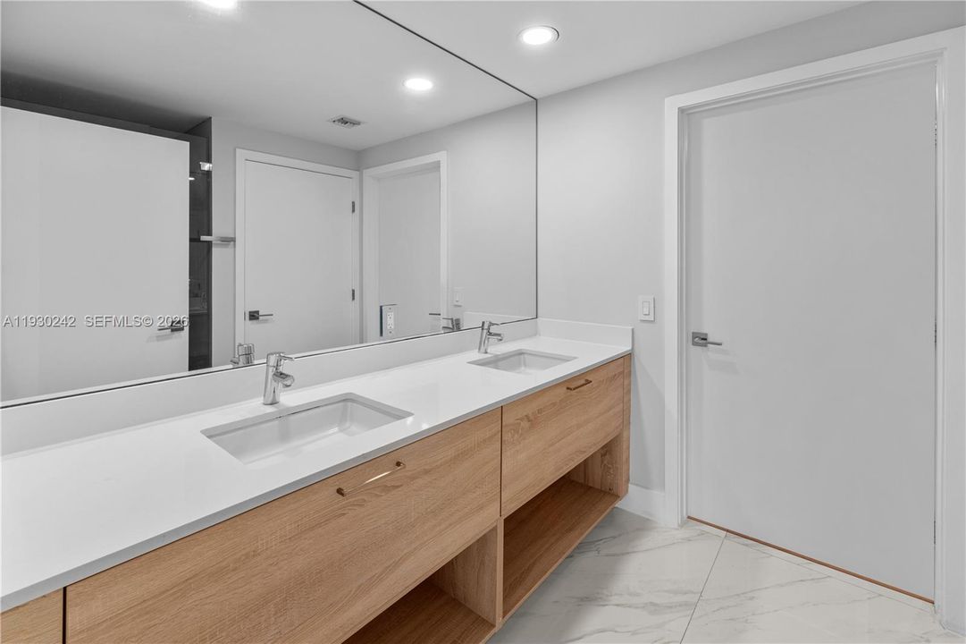 На продажу: $975,000 (3 спален, 3 ванн, 1557 Квадратных фут)