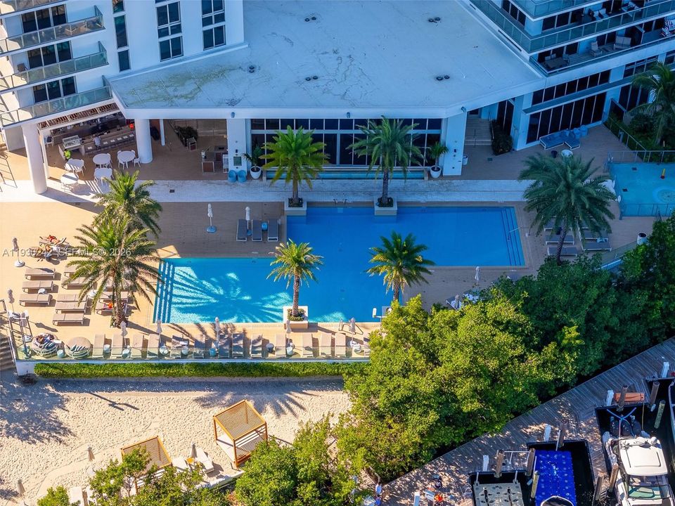 На продажу: $975,000 (3 спален, 3 ванн, 1557 Квадратных фут)