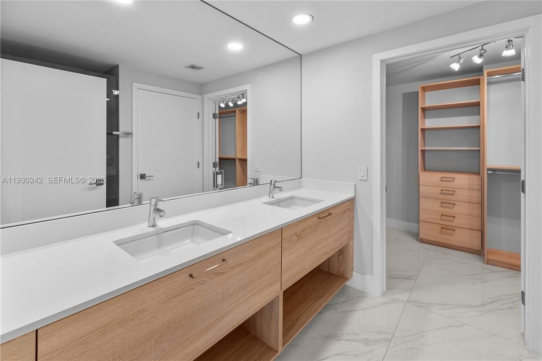 На продажу: $975,000 (3 спален, 3 ванн, 1557 Квадратных фут)