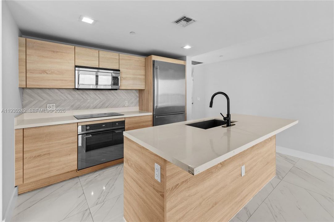 На продажу: $975,000 (3 спален, 3 ванн, 1557 Квадратных фут)