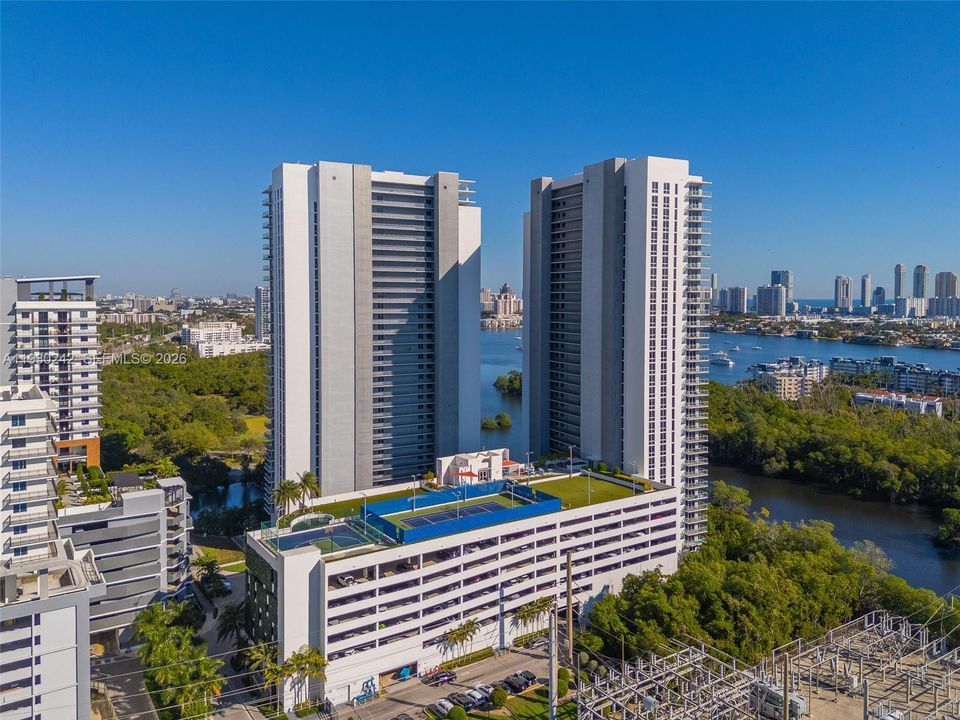 На продажу: $975,000 (3 спален, 3 ванн, 1557 Квадратных фут)